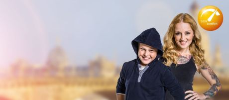 Frau und Junge vor Dresden-Panorama